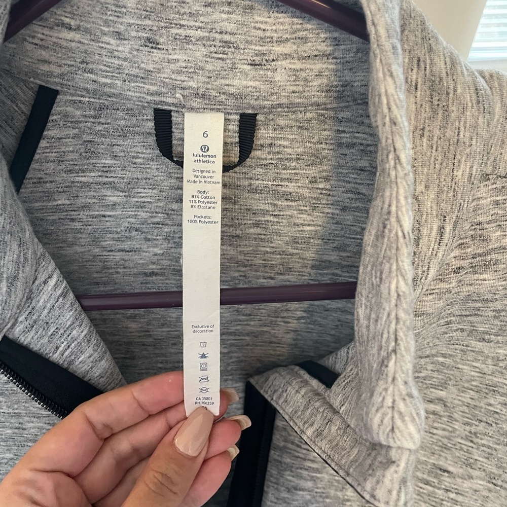 Lululemon Structured Versatile Zip Up, Grey Size 6 - image 3